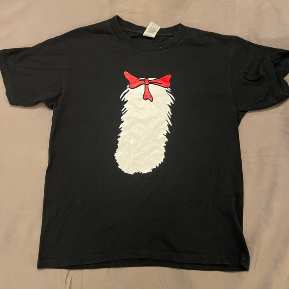 Gildan Other - Gildan Black‎ T-Shirt with Red Bow Design
